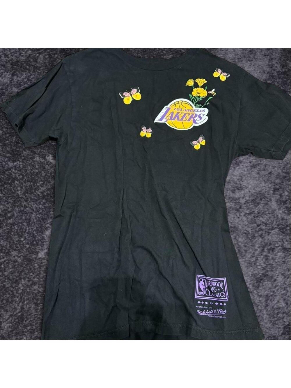 Black Lakers butterfly graphic shirt 🖤💜💛🦋